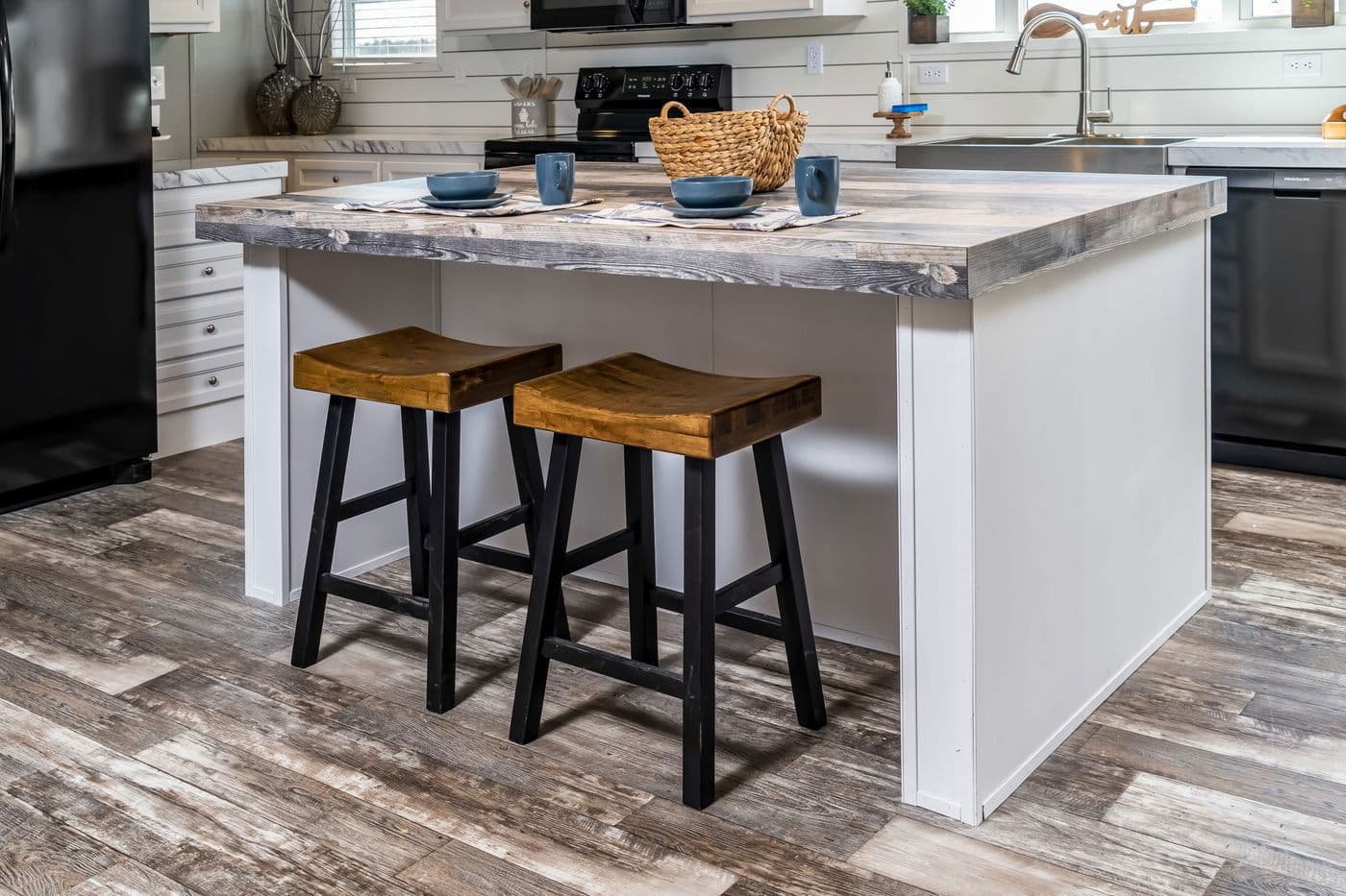 Locklear kitchen home features