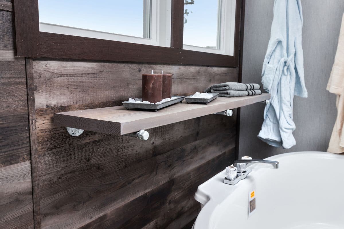 The shoreline bathroom home features