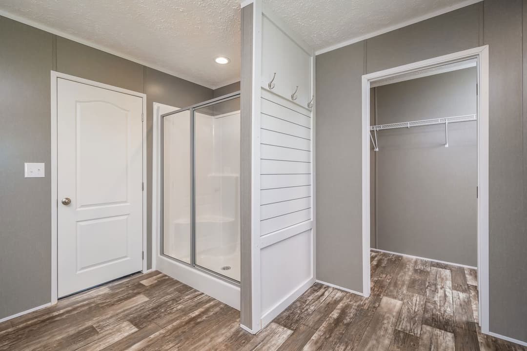 Locklear bathroom home features