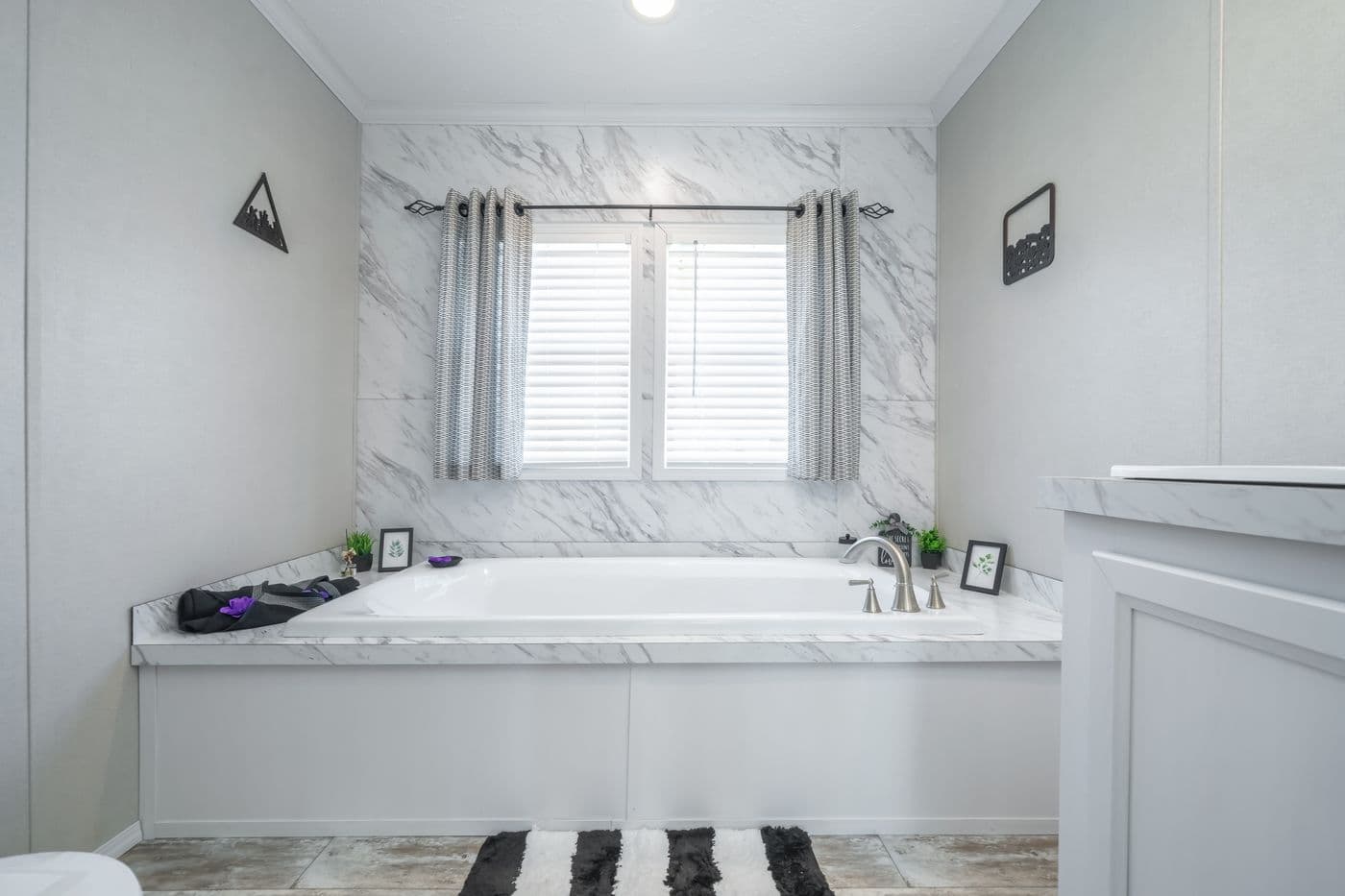 Stella bathroom home features