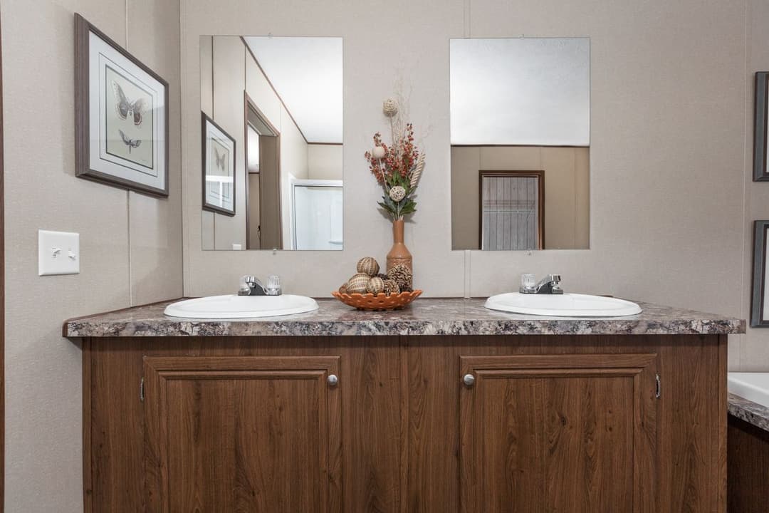 The bayside bathroom home features