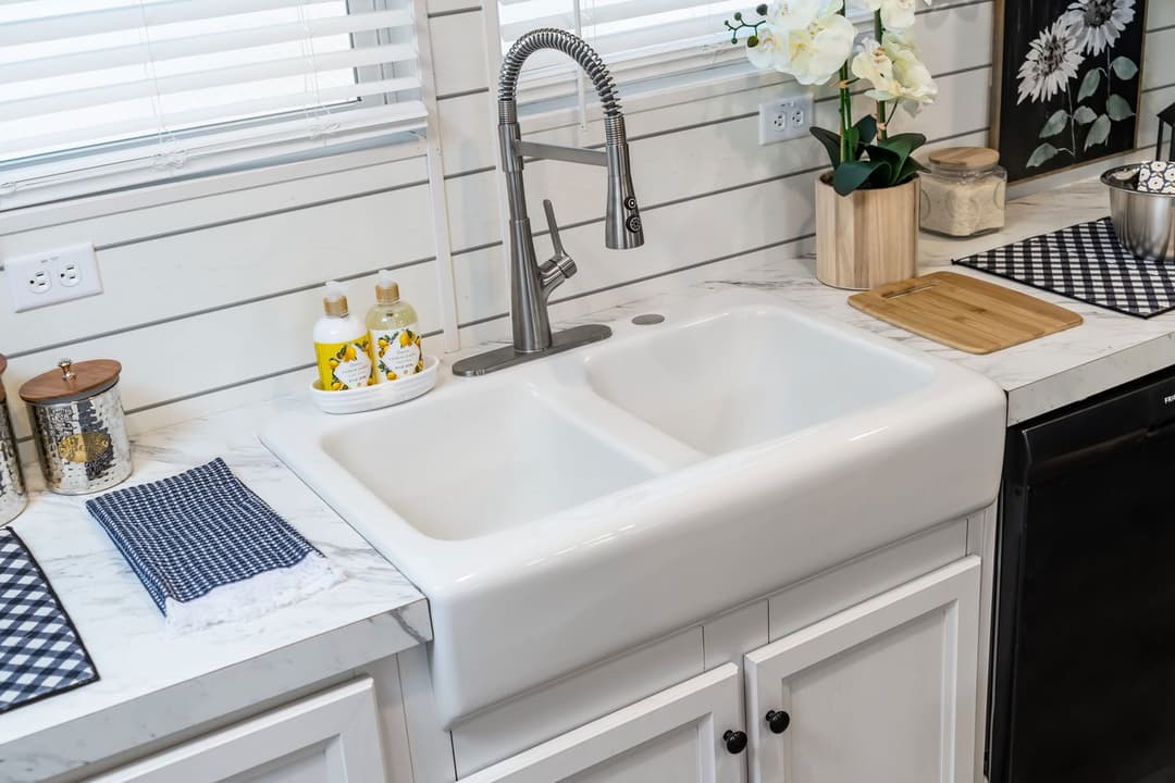 Savannah breeze kitchen home features