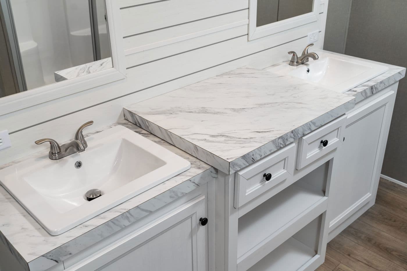 Savannah breeze bathroom home features