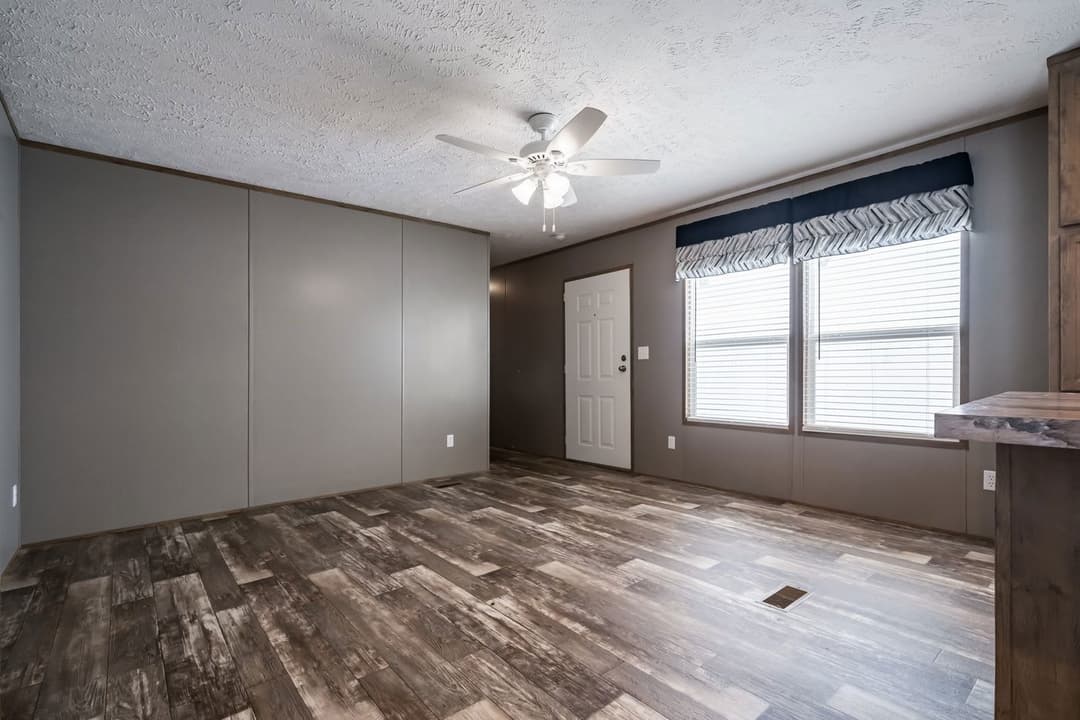 Peyton interior home features