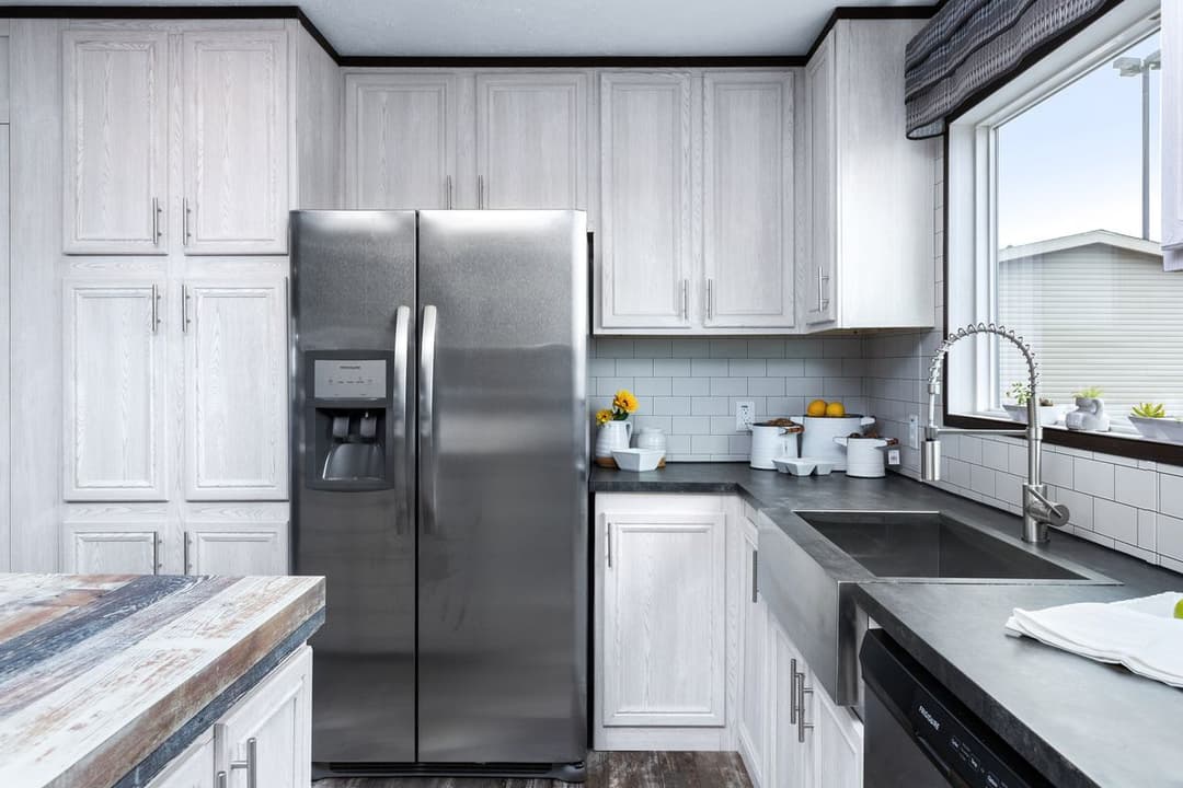 The shoreline kitchen home features